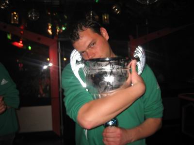 Daniel_Pokal_schmusen