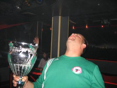 Mario_Pokal_lacht